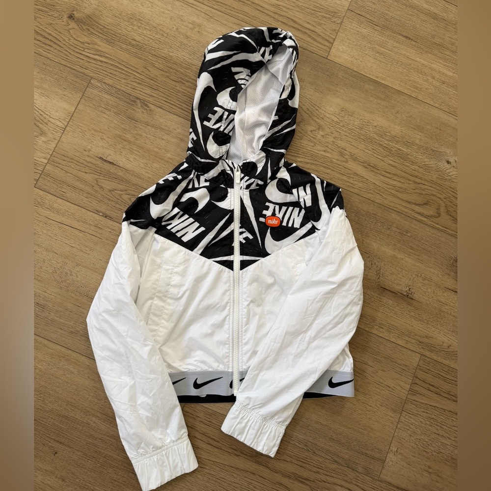 Nike Windbreaker Jacket  Child Medium